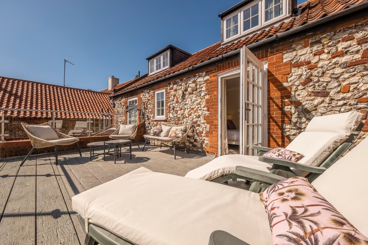 HideawaysGroup's tweet photo. ⭐ Property of the Week ⭐

🏠 Duffields House, Brancaster

🛏️ Sleeps 8 | 4 bedrooms | 3 bathrooms | Dog friendly

🎇 Discover more and find out our availability by visiting our website! 

https://t.co/oCo4tFLLaH https://t.co/3cxqVI3jn8