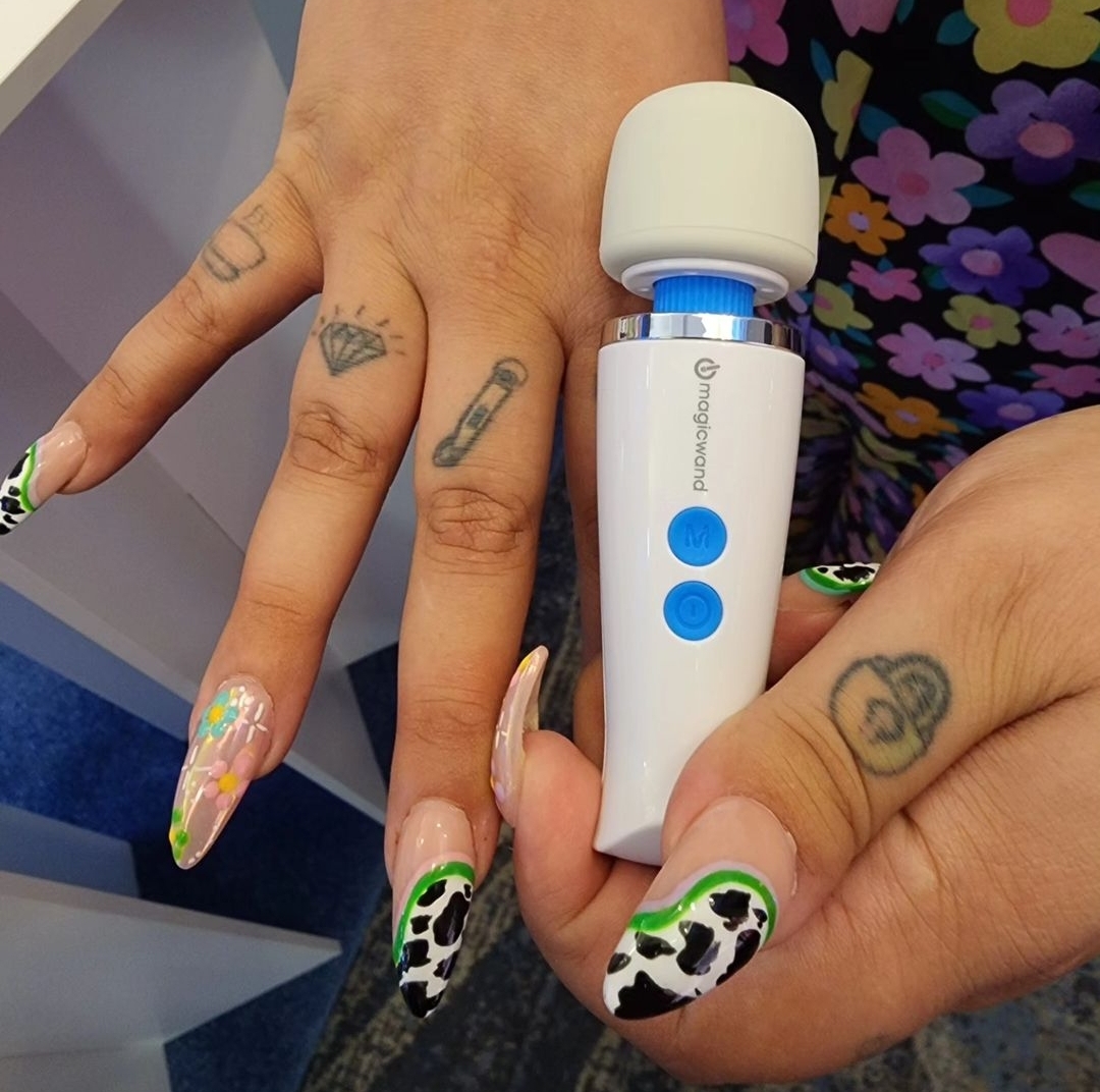 TrueMagicWand's tweet photo. We just love it when fans accessorize with the #truemagicwand 🪄
📸 via @makeupandsin on Insta
#vibratex https://t.co/EBHuSiuiZC