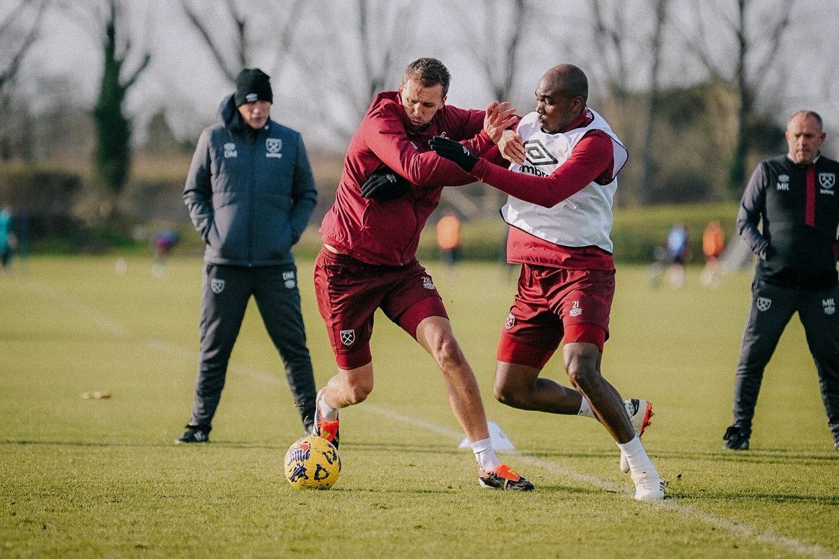 Hard Work in the Office 💪⚒️
#training
#football
#sunnyday🌞