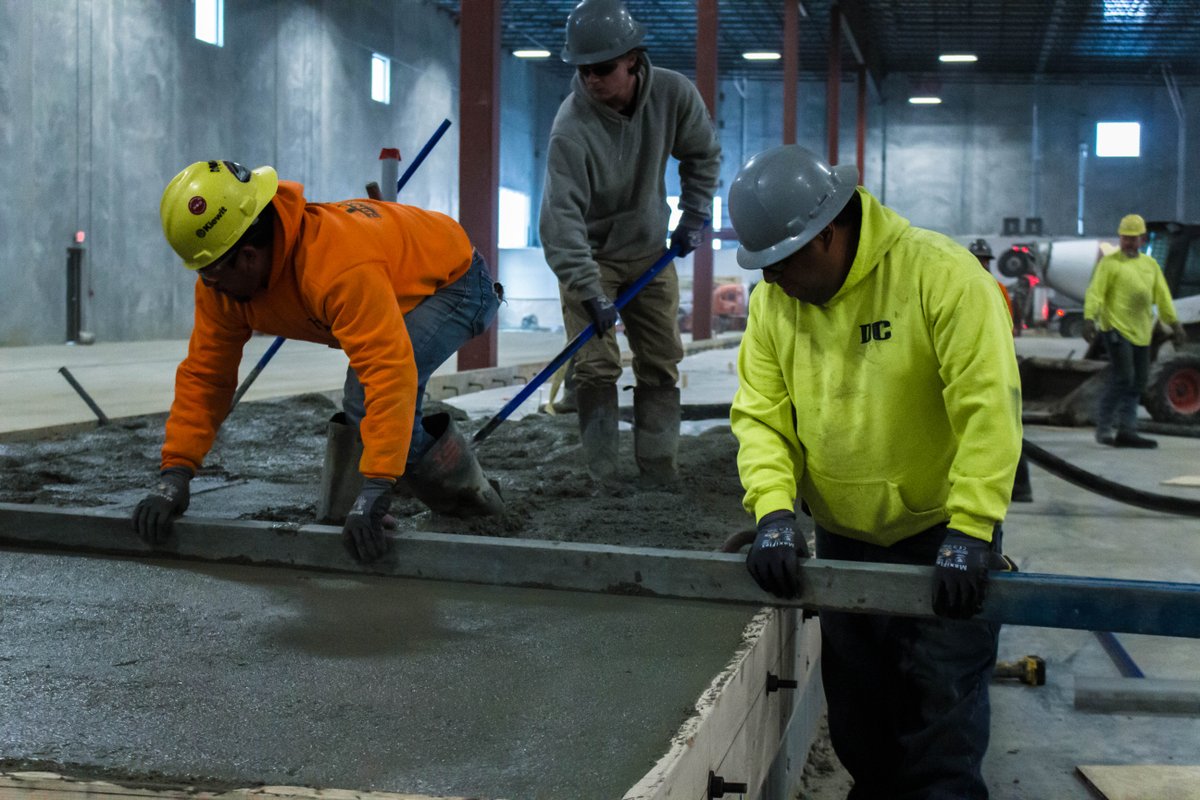 RoncoOmaha's tweet image. Interior work continues on the tenant improvement project at I-80 Logistics Hub Lot 6. It won't be long before the new tenants are settling into their new home.  
#RoncoBuilt #construction #OmahaNebraska @WhiteLotusGroup