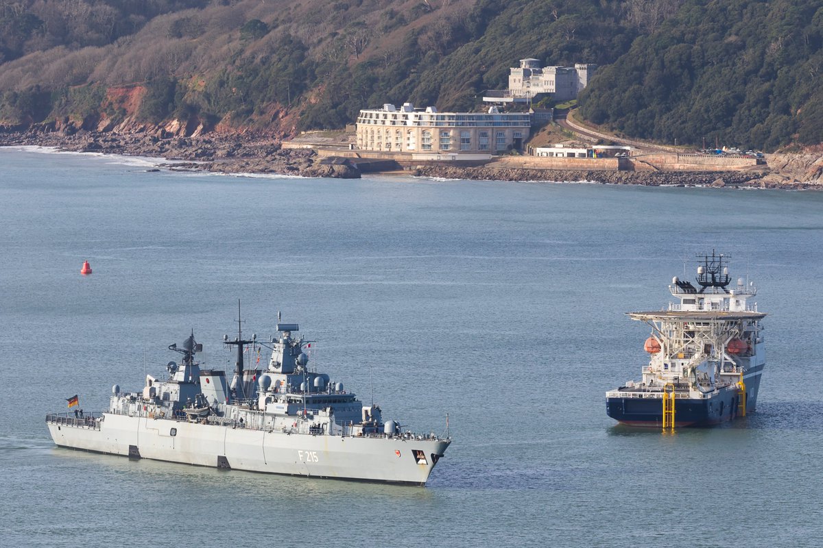 AllanWarships's tweet photo. A spot I must visit more often, forgotten how beautiful a it is, here's #FGS #Brandenburg #F215 from @deu_flotilla2 heading for @HMNBDevonport this afternoon, here in Plymouth while undertaking @FOST #GOST with the @RoyalNavy @deutschemarine #SeaAirHealsTheSoul @NavyLookout https://t.co/wCDsx0XaCe