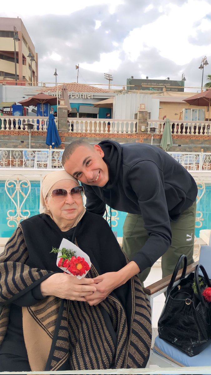 Mohaned7azem's tweet photo. وتبقي جدتي أحّن ما مر فى عُمرى ♥️♥️ https://t.co/lZTUZI3RKe
