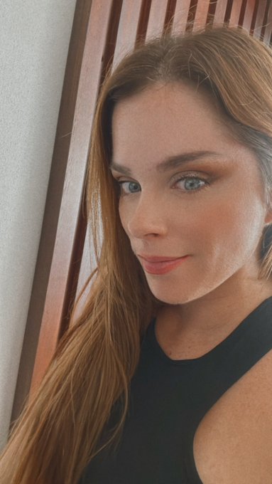 Hoy toca una grabacion bien rara #cosquillas 👀👀 que tal Me veo maquillada?? https://t.co/KRoyQIkF06<a href="/tag/cosquillas"class="tags">#cosquillas</a>