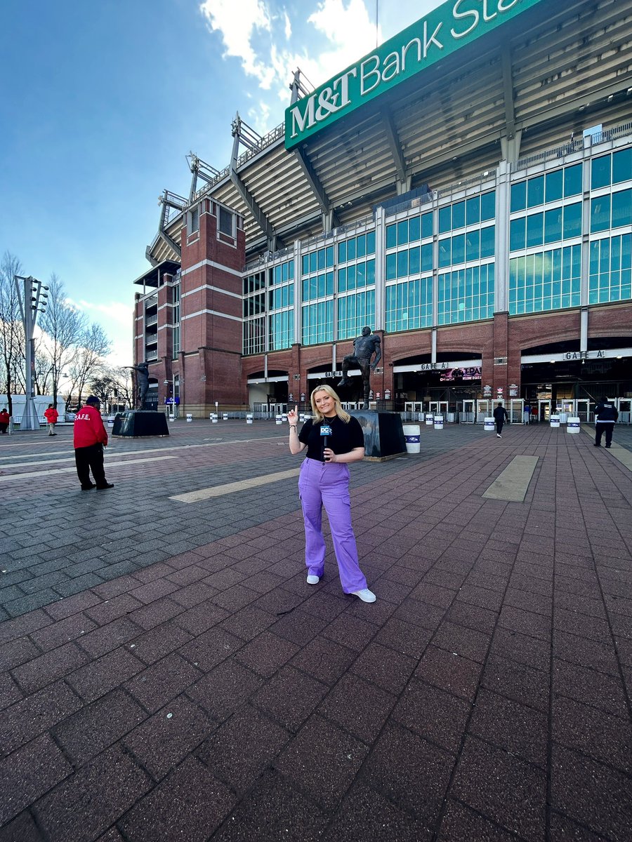 RandiBonTV's tweet image. Who let @Poth2887 and I out of DC?! 

We’re having a blast following around the #RavensFlock here in Baltimore ✨💜

See you live at 4 on @DCNewsNow!