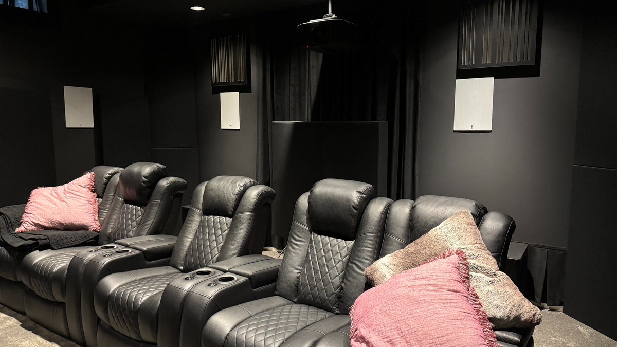 New, full, deep dive Techthusiasm home theater tour is live on the YouTube channel. Check it out! youtu.be/lCg2WmcT3d8?si…

#hometheater #hometheatre #homecinema #focal #svs #audioadvice #anthem #anthemav #jvc #nad #subwoofers #speakers #amplifiers #kaleidescape #appletv