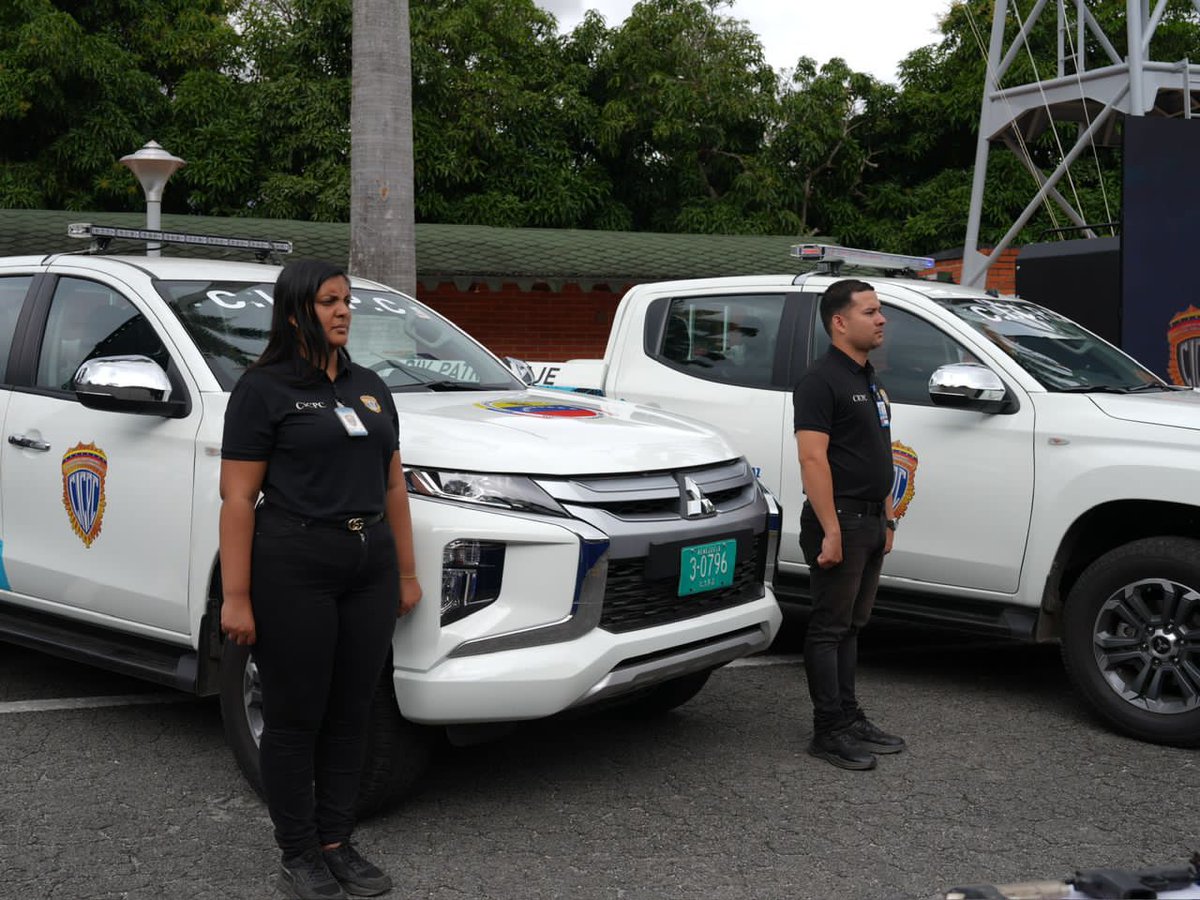 #AHORA || Vpdte. Sectorial A/J <a href="/CeballosIchaso1/">@FuerzaDinamica Remigio Ceballos Ichaso</a>: “A través de la Gran Misión Cuadrantes de Paz, hemos logrado que el Estado incaute una gran cantidad de armas producto del combate directo contra el delito”. 

#VenezuelaIndetenible