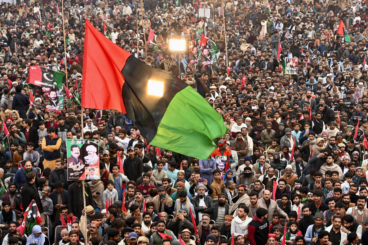 طاقت کا سرچشمہ عوام ہے۔
شکریہ ملتان 
#BilawalBhuttoZardari