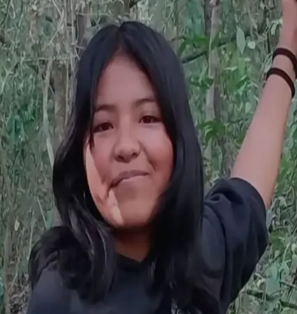 #URGENTE BÚSQUEDA EN TIEMPO REAL #JUJUY 
PEDIMOS MÁXIMA DIFUSIÓN 🙏
Maia Nicol Farfán tiene 16 años, desapareció el 25/1 en el barrio Alto Comedero, San Salvador de Jujuy. Estatura 1,60. Viste musculosa negra y pantalón corto de jean negro. Avisar #Urgente al ☎️ 3886828607 o 911