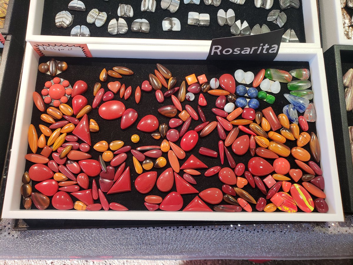 Kaboozey2's tweet photo. Gem show day 2. I found Rosarita! The elusive gold slag material. Probably one of my favorite finds this show 💛🧡❤ https://t.co/RQstKCXzj2