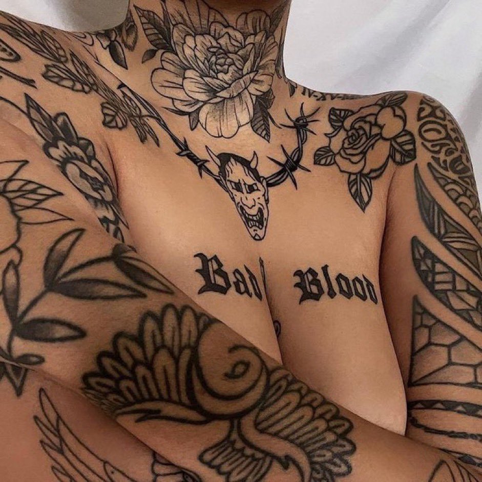 🖤 tweet media