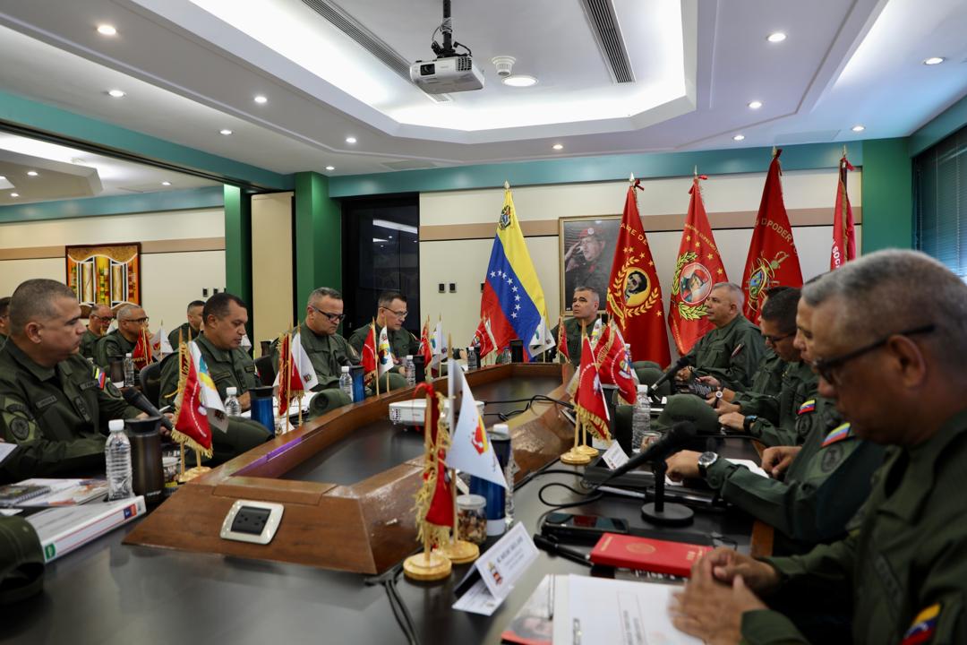 #26ENE || El MG. @Opermarcano4, participó en el Consejo de Seguridad Social, presidido por el GJ <a href="/vladimirpadrino/">Vladimir Padrino L.</a>, desde el <a href="/IPSFAespatria/">Instituto de Previsión Social de la FANB</a>, con el firme objetivo de garantizar la continuidad de la Seguridad Social de la #FANB y sus familiares.

#VenezuelaIndetenible