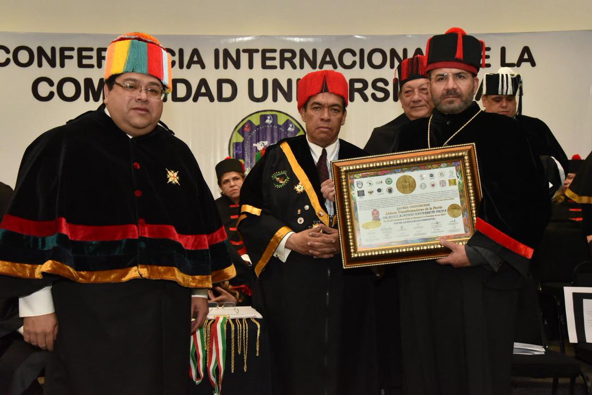 Alfonso Navarrete (@navarreteprida) on Twitter photo En la antigua sede del <a href="/senadomexicano/">Senado de México</a>, hoy fui distinguido por diversas instituciones académicas, con el galardón Doctoratus Honorem “Líderes Transformadores de la Patria”, como reconocimiento a mi trayectoria profesional en el servicio público. En la antigua sede del <a href="/senadomexicano/">Senado de México</a>, hoy fui distinguido por diversas instituciones académicas, con el galardón Doctoratus Honorem “Líderes Transformadores de la Patria”, como reconocimiento a mi trayectoria profesional en el servicio público.