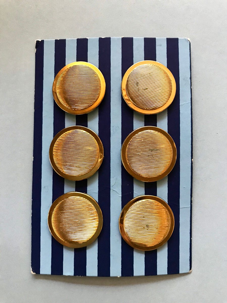 BySupply1's tweet photo. 6 Vintage 24mm gold metal buttons with metal shanks Lot of 6 buttons on 1 original card By BySupply https://t.co/0lD573N9nx #Etsy #bysupply #GoldButtons https://t.co/iRIHU2WJoJ