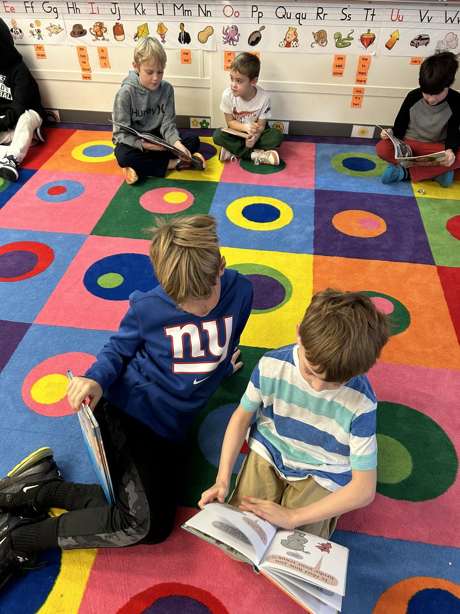 TollGate4D's tweet photo. Buddy reading with 1V♥️📚 https://t.co/IWBgGIbNgl