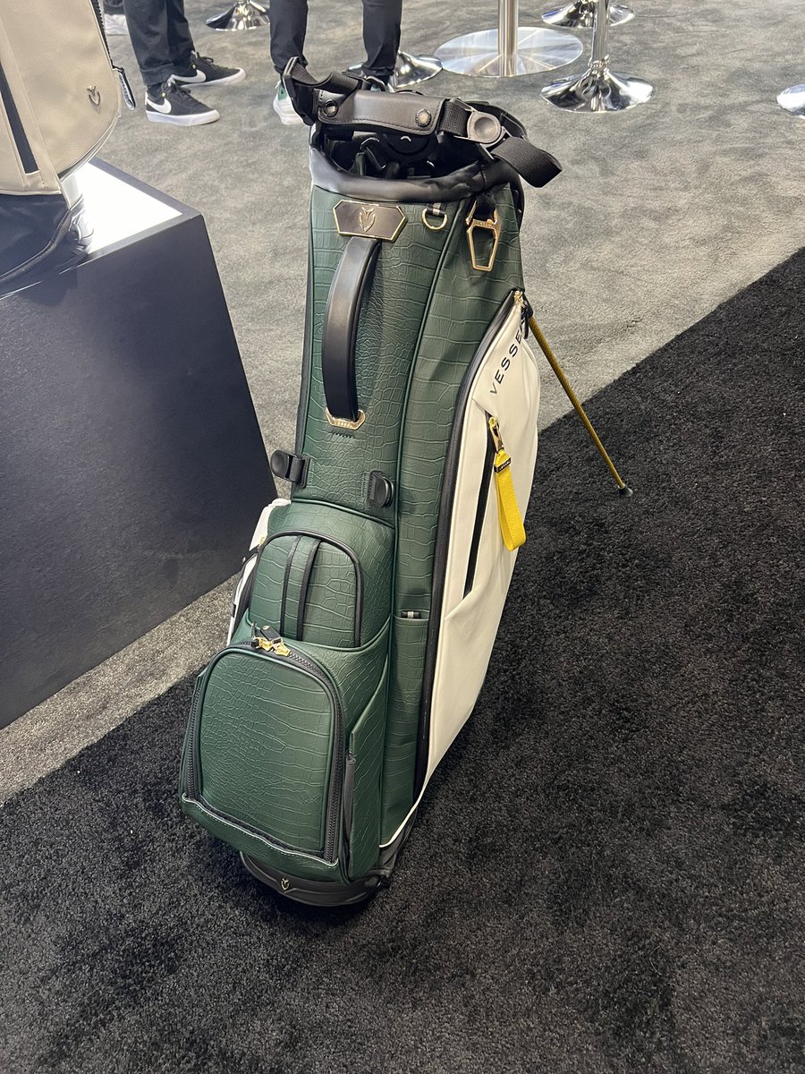 Candidate for the 2024 Unknown Golf bag.  What ya think?
@vesselgolf #PGAShow #UnknownGolf #GolfChat #GolfTwitter