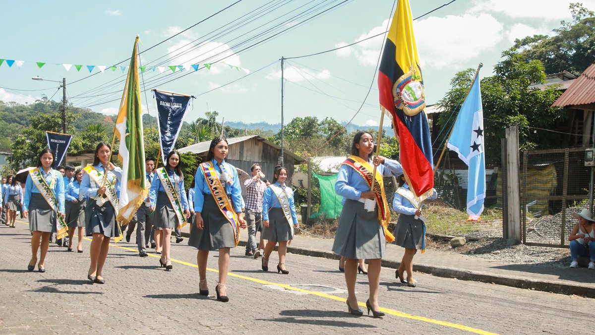 ¡Viva Santa Clara en sus efemérides!

La presidenta del <a href="/ConsejoAmazonia/">Consejo de la Amazonía</a>, <a href="/Isabel_EJ/">Isabel Enrríquez J.</a>, y la secretaria técnica de la #Amazonía, <a href="/NomyVasquez/">Norma Vásquez</a>, participaron del desfile cívico y militar por los 32 años de vida de este cantón. 1/2

#TransformandoLaAmazonía
#ElNuevoEcuador