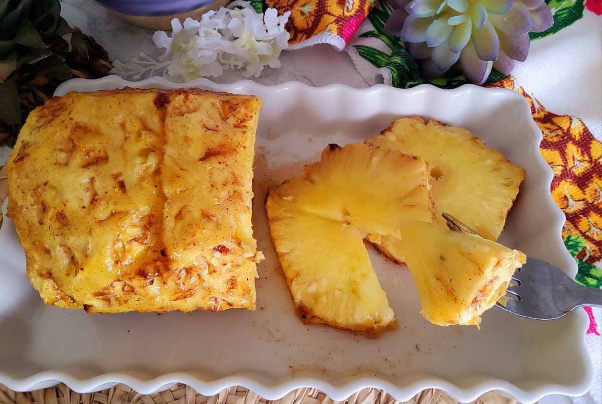 Looking for a unique way to caramelize a pineapple. Check out how you can grill a whole pineapple in an air fryer. momknowsbest.net/2024/01/grille… #grillpineapple #caramelizedpinapple #recipe #airfryerrecipe