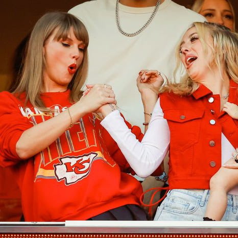 Patrick Mahomes Sr was asked if he was sitting with Taylor Swift and Brittany Mahomes for the AFC Championship.

His response?

'I hope not.' 💀