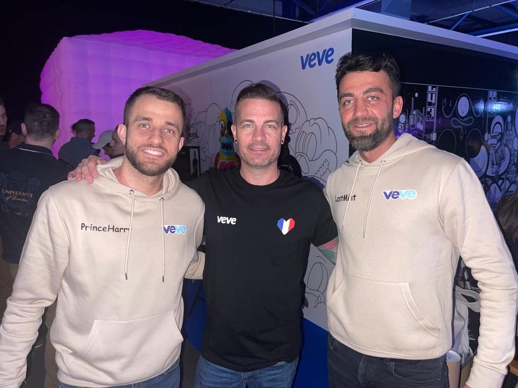 LastMint14's tweet photo. Finally a dream comes true! Meeting these people in real. So proud beeing a part of the family #veve https://t.co/4GJ45jVC8J
