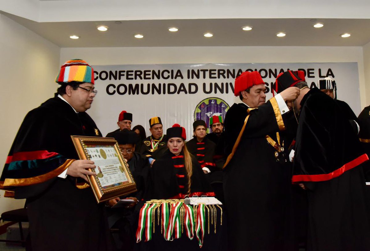 navarreteprida's tweet photo. Agradezco a los integrantes de la Conferencia Internacional de la Comunidad Universitaria que hicieron el honor de entregarme este premio por mi práctica profesional en materia de Derecho desde instituciones públicas como @SEGOB_mx, @STPS_mx, @FiscaliaEdomex, entre otras. https://t.co/BGkA2uNnfc
