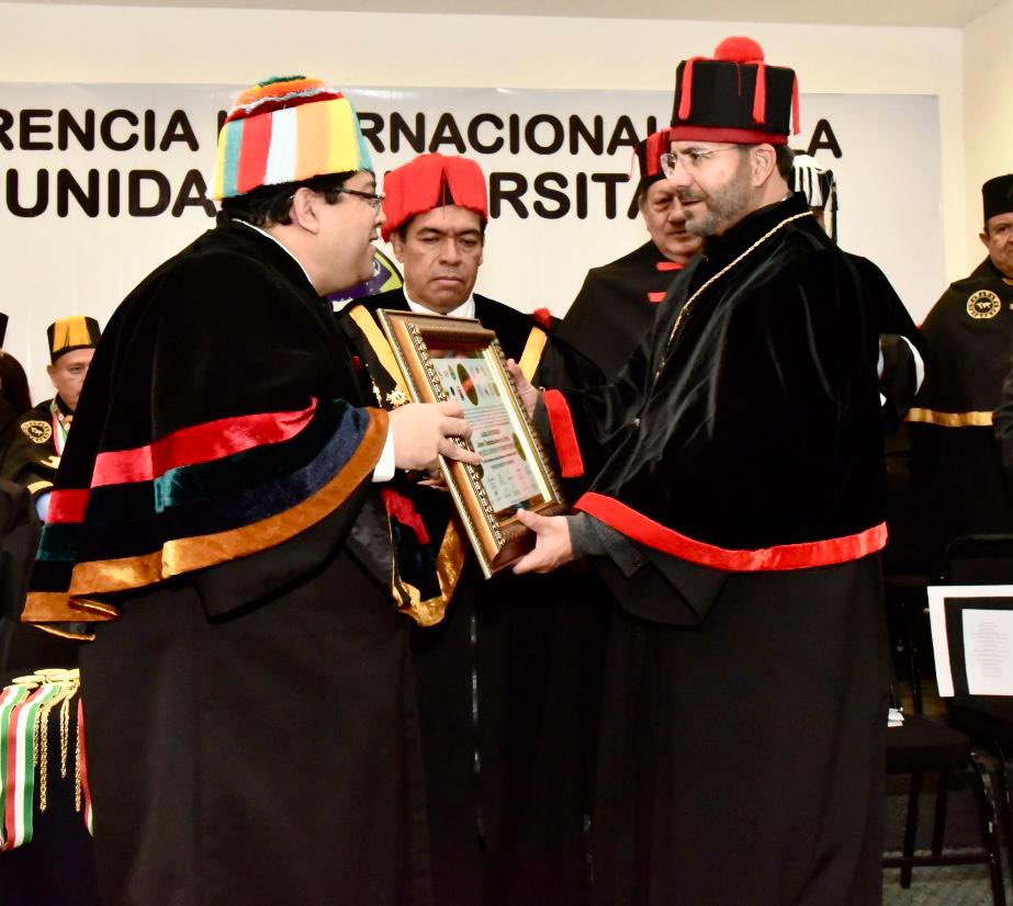 Alfonso Navarrete (@navarreteprida) on Twitter photo Agradezco a los integrantes de la Conferencia Internacional de la Comunidad Universitaria que hicieron el honor de entregarme este premio por mi práctica profesional en materia de Derecho desde instituciones públicas como <a href="/SEGOB_mx/">Gobernación</a>, <a href="/STPS_mx/">STPS México</a>, <a href="/FiscaliaEdomex/">Fiscalía Edoméx</a>, entre otras. Agradezco a los integrantes de la Conferencia Internacional de la Comunidad Universitaria que hicieron el honor de entregarme este premio por mi práctica profesional en materia de Derecho desde instituciones públicas como <a href="/SEGOB_mx/">Gobernación</a>, <a href="/STPS_mx/">STPS México</a>, <a href="/FiscaliaEdomex/">Fiscalía Edoméx</a>, entre otras.