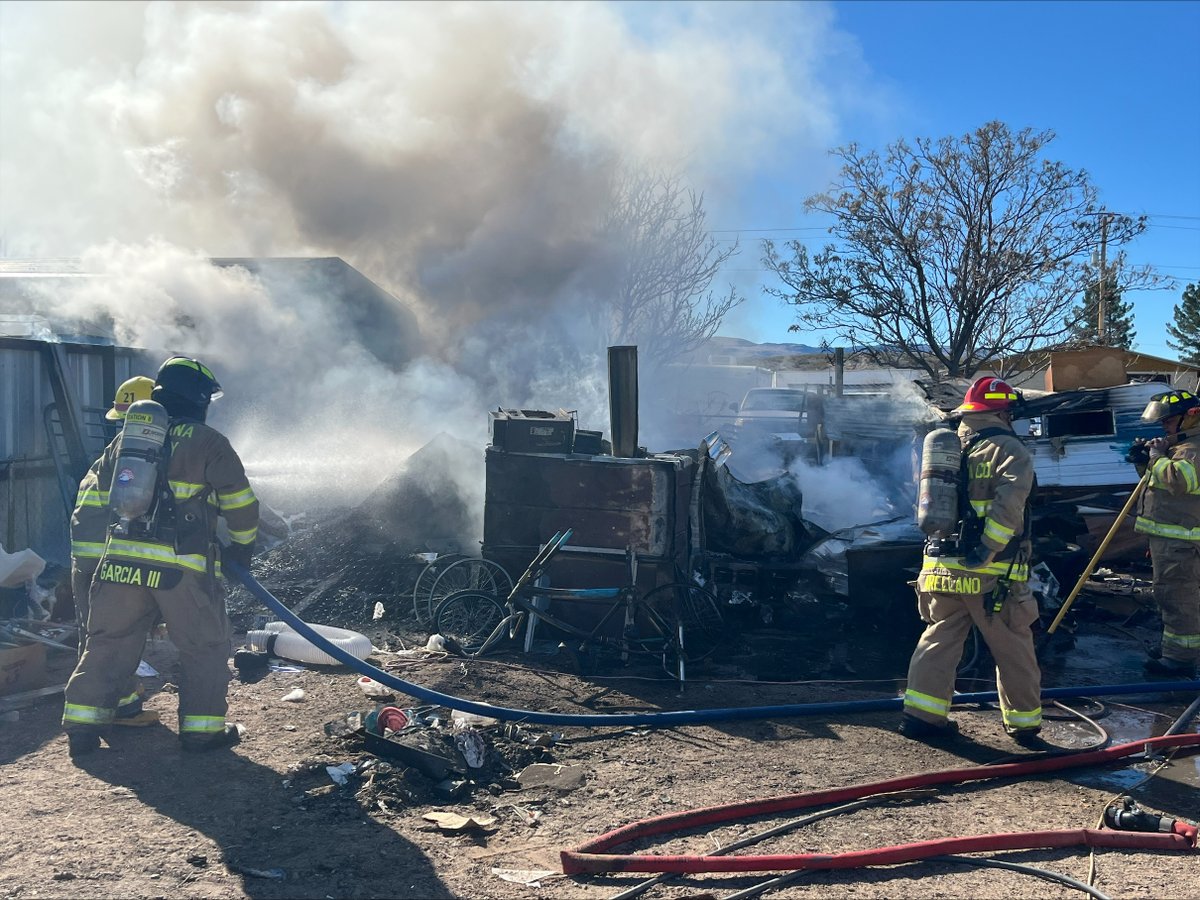 DACinformation's tweet photo. Doña Ana County Fire &amp; Rescue has responded to a fire on the 100 block of Bianes St. in Hatch. Initial reports indicated a vehicle and nearby home were on fire. All residents and pets have safely evacuated. Firefighters are still on scene.

#DACfire #Firefighters #FireRescue https://t.co/gYVYugNdCC