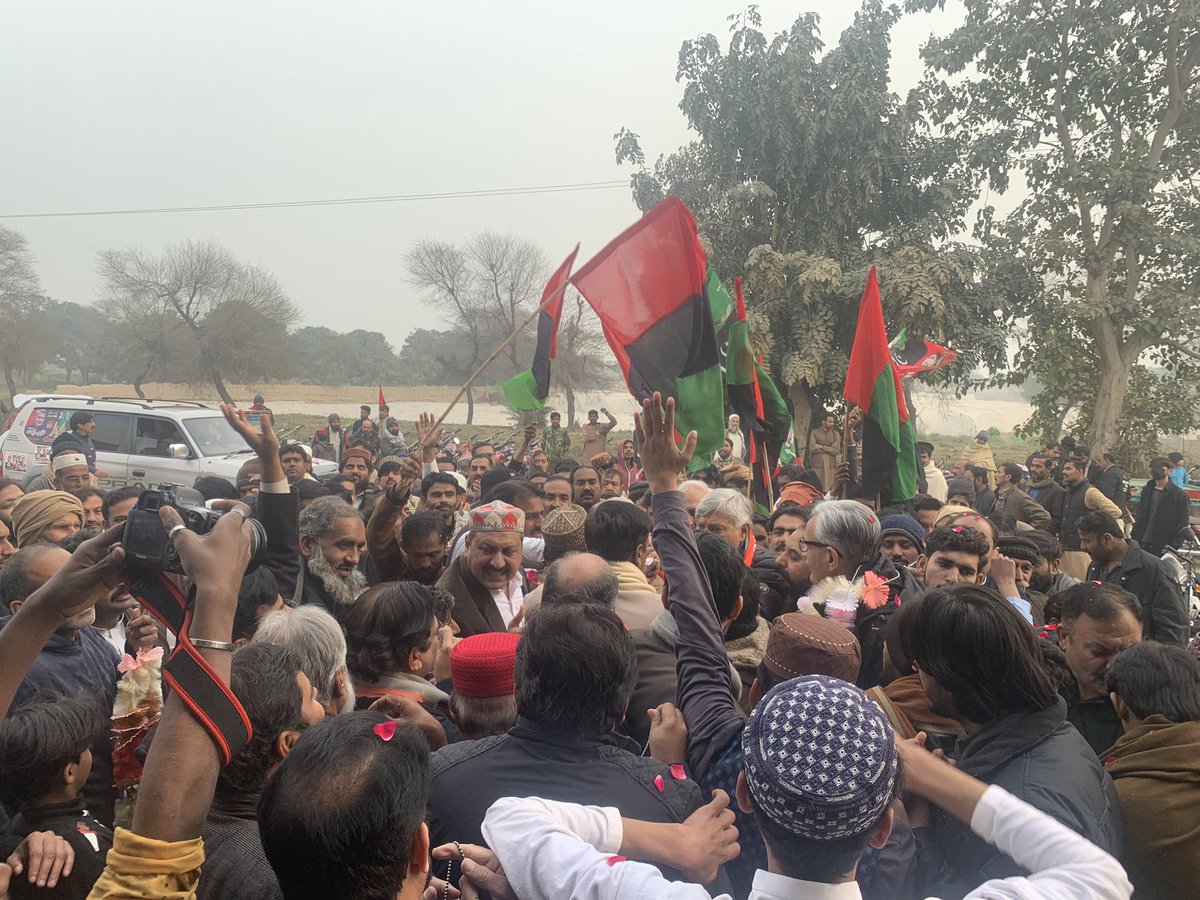 MHKTochi's tweet photo. مرکزی ایڈیشنل سیکٹریPPPمحمود حیات خان ٹوچی خان میلسی ورکر کنوینشن سے   خطاب کرتے ہوئے۔
اس موقع پرمسلم لیگ ن اور پی ٹی آئی کو بہت بڑا سیاسی دھچکا۔متعدد بردریوں نے پاکستان پیپلز پارٹی میں شمولیت اختیار کرلی۔
# جئیے _بھٹو❤️🇱🇾
#چنو_نئی_سوچ_کو 
@BBhuttoZardari  
@PPPDigital_ https://t.co/97UyO5Bm0Y