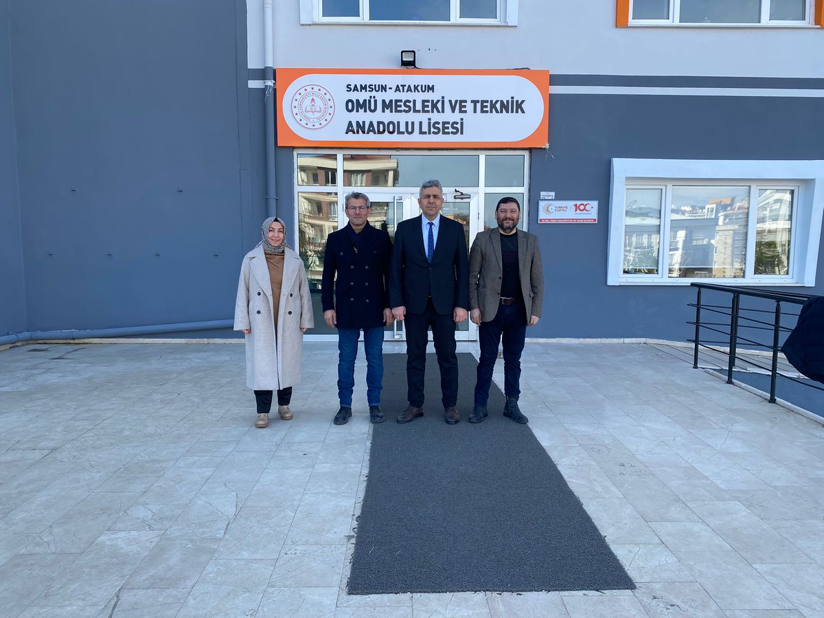 omumtal's tweet photo. İlçe Milli Eğitim Müdürümüz M. İrfan YETİK ve OKSED Başkanı Faruk ÖZKAN okulumuza ziyaret gerçekleştirdiler. Okulumuza kurulması planlanan Elektrikli Araçlar atölyesi hakkında görüş alışverişinde bulunuldu. Nazik ziyaretlerinden dolayı kendilerine teşekkür ederiz. https://t.co/bFINQeGIFM