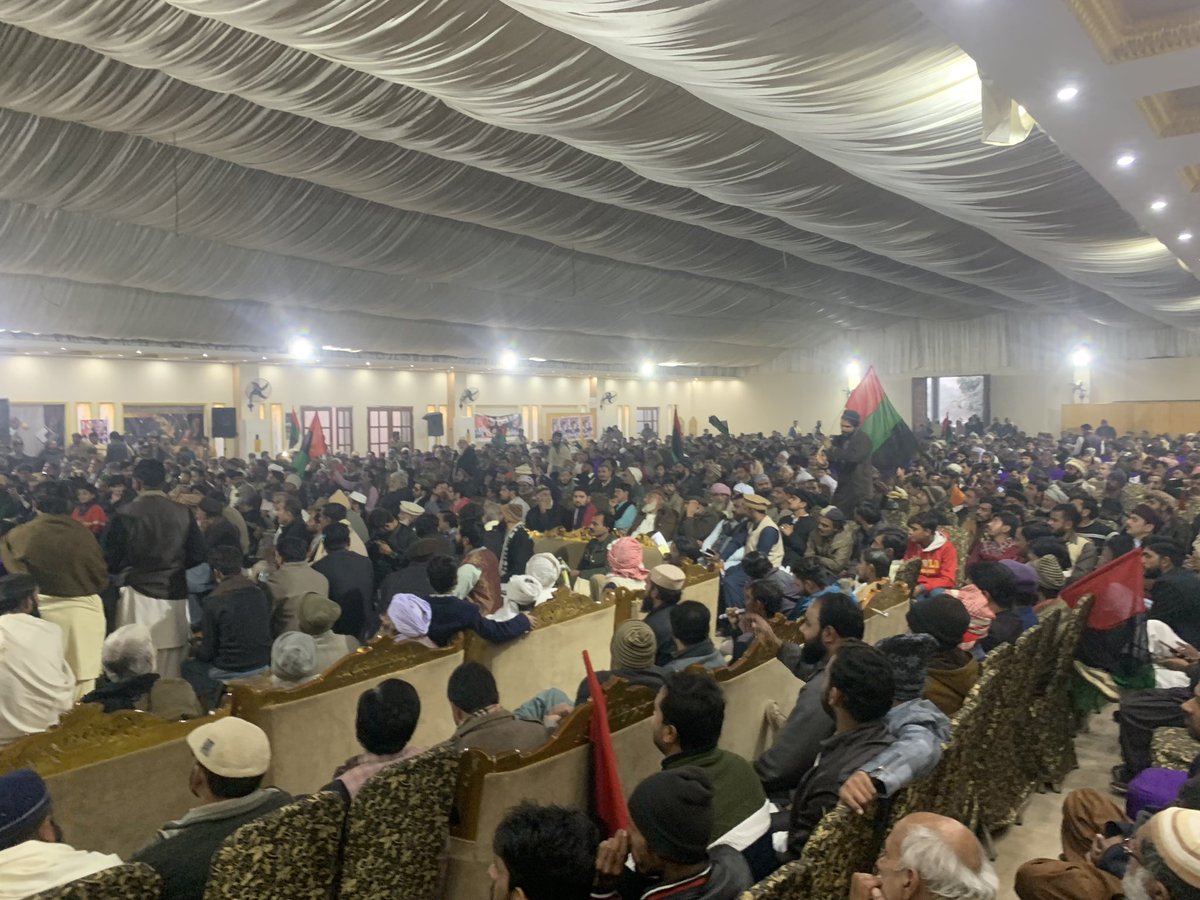 MHKTochi's tweet photo. مرکزی ایڈیشنل سیکٹریPPPمحمود حیات خان ٹوچی خان میلسی ورکر کنوینشن سے   خطاب کرتے ہوئے۔
اس موقع پرمسلم لیگ ن اور پی ٹی آئی کو بہت بڑا سیاسی دھچکا۔متعدد بردریوں نے پاکستان پیپلز پارٹی میں شمولیت اختیار کرلی۔
# جئیے _بھٹو❤️🇱🇾
#چنو_نئی_سوچ_کو 
@BBhuttoZardari  
@PPPDigital_ https://t.co/Gz2BHIytuK