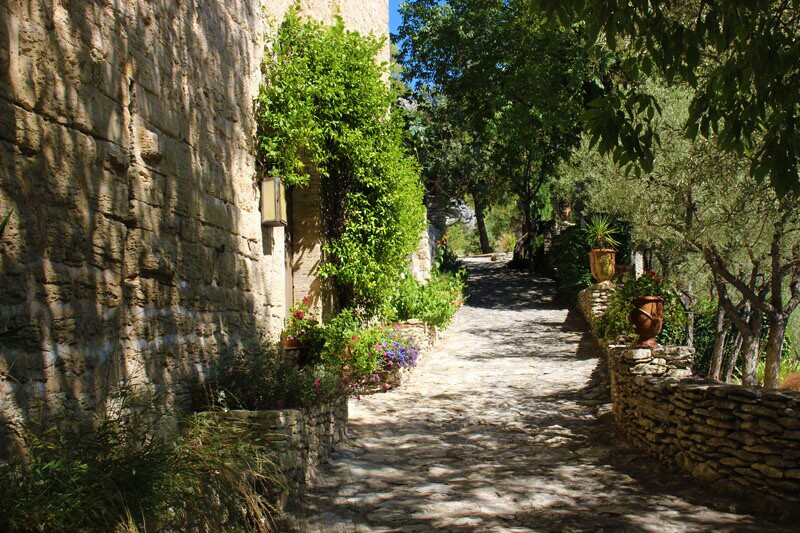 Avec son ambiance paisible, Beaumettes offre une expérience authentique du charmant art de vivre provençal 😍

#tourisme #france #travel #nature #tourism #voyage #vacances #photography #photo #travelphotography #patrimoine #luberon #provence #picoftheday #photooftheday