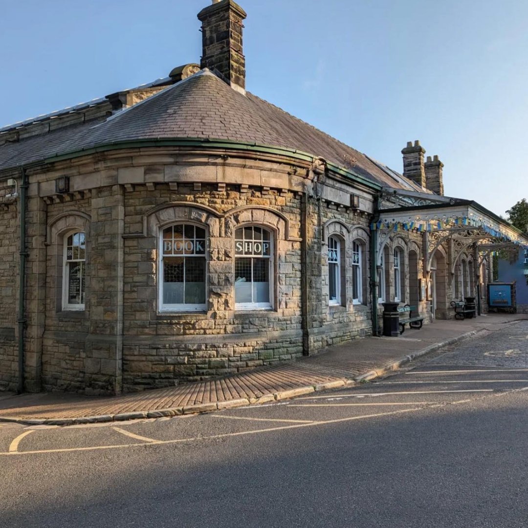 Barter Books is located in an old Victorian railway station designed by William Bell in 1887. 

Repost: @barterbooksuk

#Cussins #CussinsHome #BarterBooks #Alnwick #VisitAlnwick #VisitNorthumberland #Northumberland #NorthEast