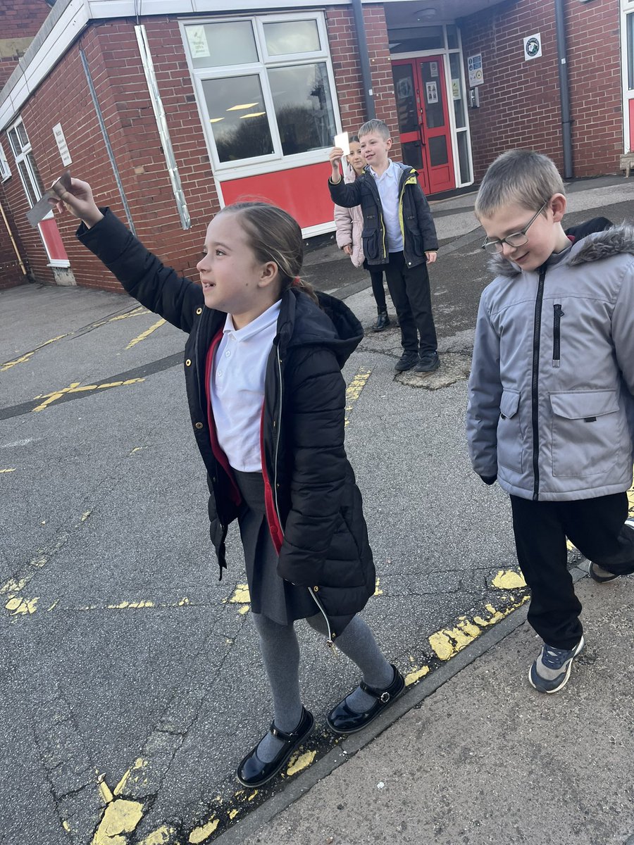 rjsyear3's tweet photo. What better way to start a science lesson than an experiment to see how mirrors reflect 😀 this task wasn’t as easy as it looks 😜 https://t.co/YfMVLy3Fx8