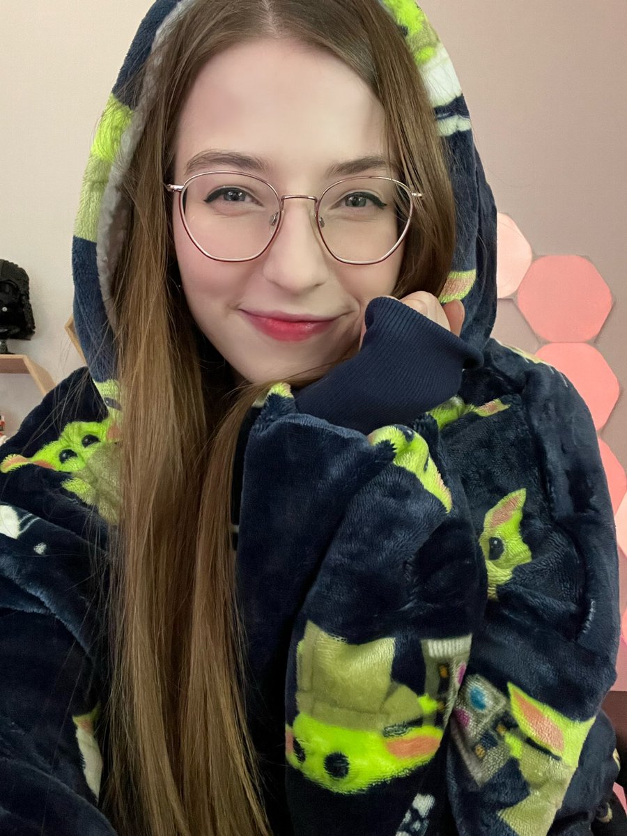 miryatv's tweet photo. Join me today with a Oodie collab!! 
I’m super happy to receive this cozy Star Wars Oodie 🌟 If you want one for yourself visit https://t.co/xBxJpsyHiC and use code MIRYA for 35 €/£/$ off your purchase !! ❤️

#gifted #theoodie https://t.co/X86yZuGvI9