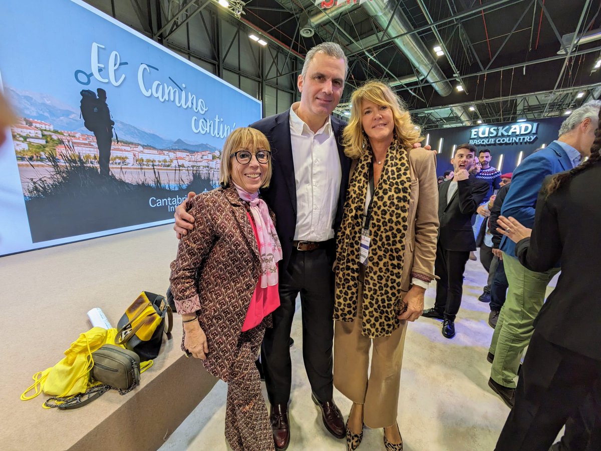 Nuestra concejala de turismo Manuela Bolado junto a <a href="/Ortega_Smith/">Javier Ortega Smith</a> y la diputada regional Natividad Pérez en #Fitur