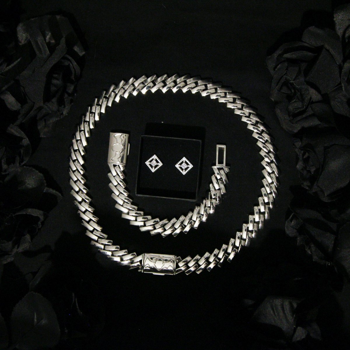 26folly's tweet photo. diamond link set - by26folly 
out now ! https://t.co/nG8d5xQzNh