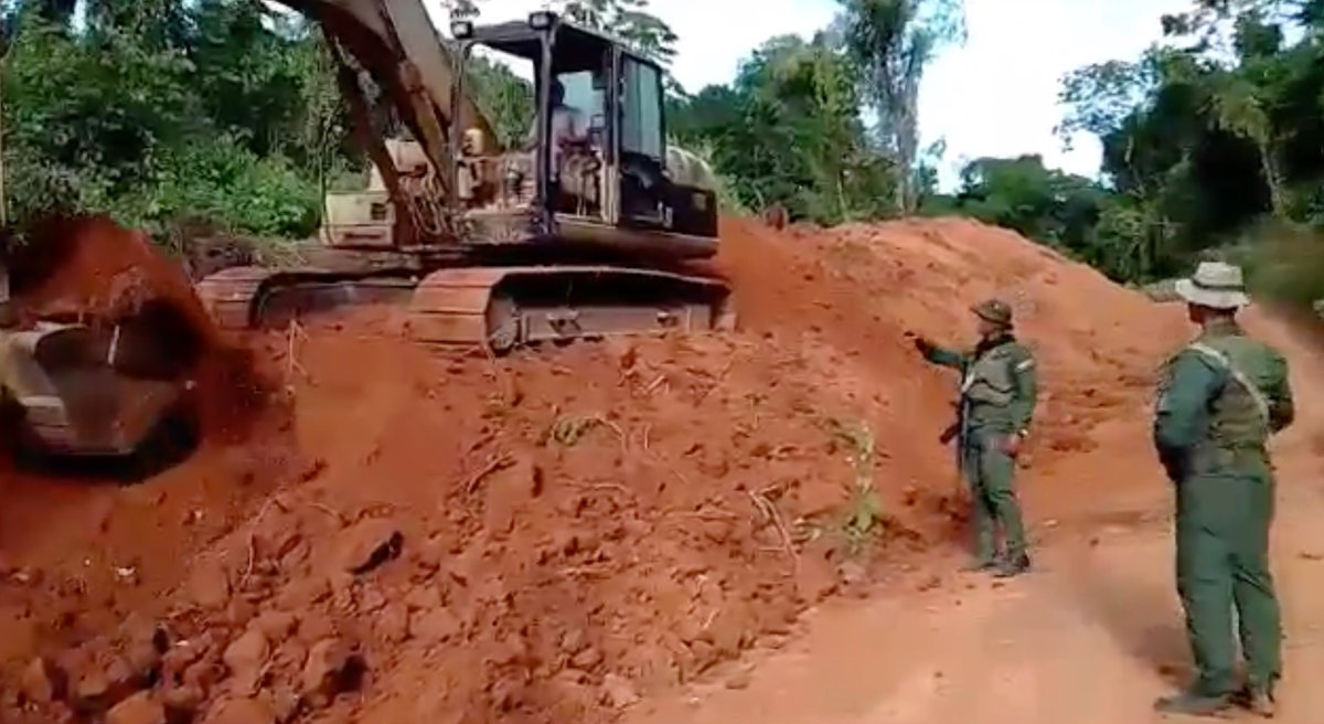 Venezuela: FANB adelanta apertura de rutas y acondicionamiento de terreno en la Guayana Esequiba 

Así lo informó el comandante estratégico operacional del FANB, G/J (Ej) Domingo Hernández Larez
controlciudadano.org/noticias/fanb-…