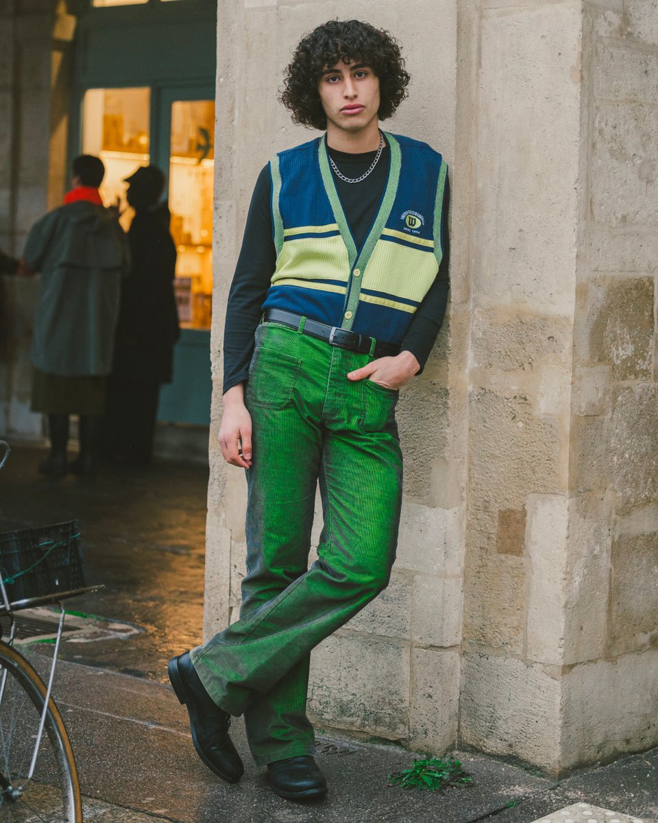 Bold colors. Avant-garde layers. Reimagined trench coats. Discover the year's first trends as seen outside of the Men's FW24 shows in Paris and Milan. goat.com/editorial/fash…