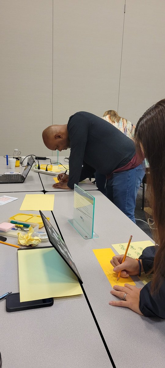 Ms. Emily Elliott tweet media