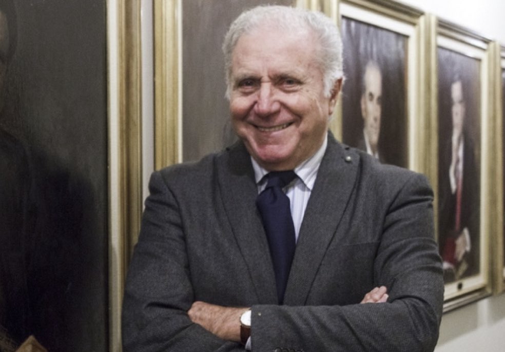 Ricardo Pascale sirvió al país con excelencia desde la política y la academia y nos regaló su talento artístico. 
Nos desafió a mirar el futuro.
Generoso en el consejo. Amigo, hombre importante del Batllismo y de nuestra República que lo despide con agradecimiento y respeto.