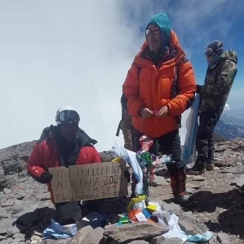 Rosario de la Frontera

Rosarino hizo cumbre en el Aconcagua
hsnoticias.com.ar/notis.php?idNo…