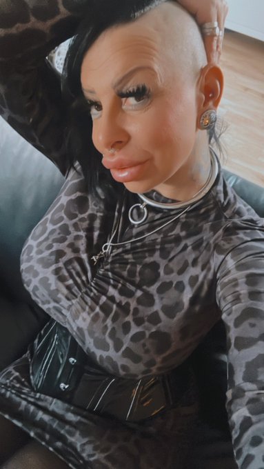 Ort der S&uuml;nde am Montag, den 29.01., um 22 Uhr! Einschalten und seid gespannt! Wo:@duunu_tv https://t<a href="/tag/goodnight"class="tags"><span>#goodnight</span></a><a href="/tag/dream"class="tags"><span>#dream</span></a><a href="/tag/witch"class="tags"><span>#witch</span></a><a href="/tag/holy"class="tags"><span>#holy</span></a><a href="/tag/nun"class="tags"><span>#nun</span></a><a href="/tag/dreamhome"class="tags"><span>#dreamhome</span></a>