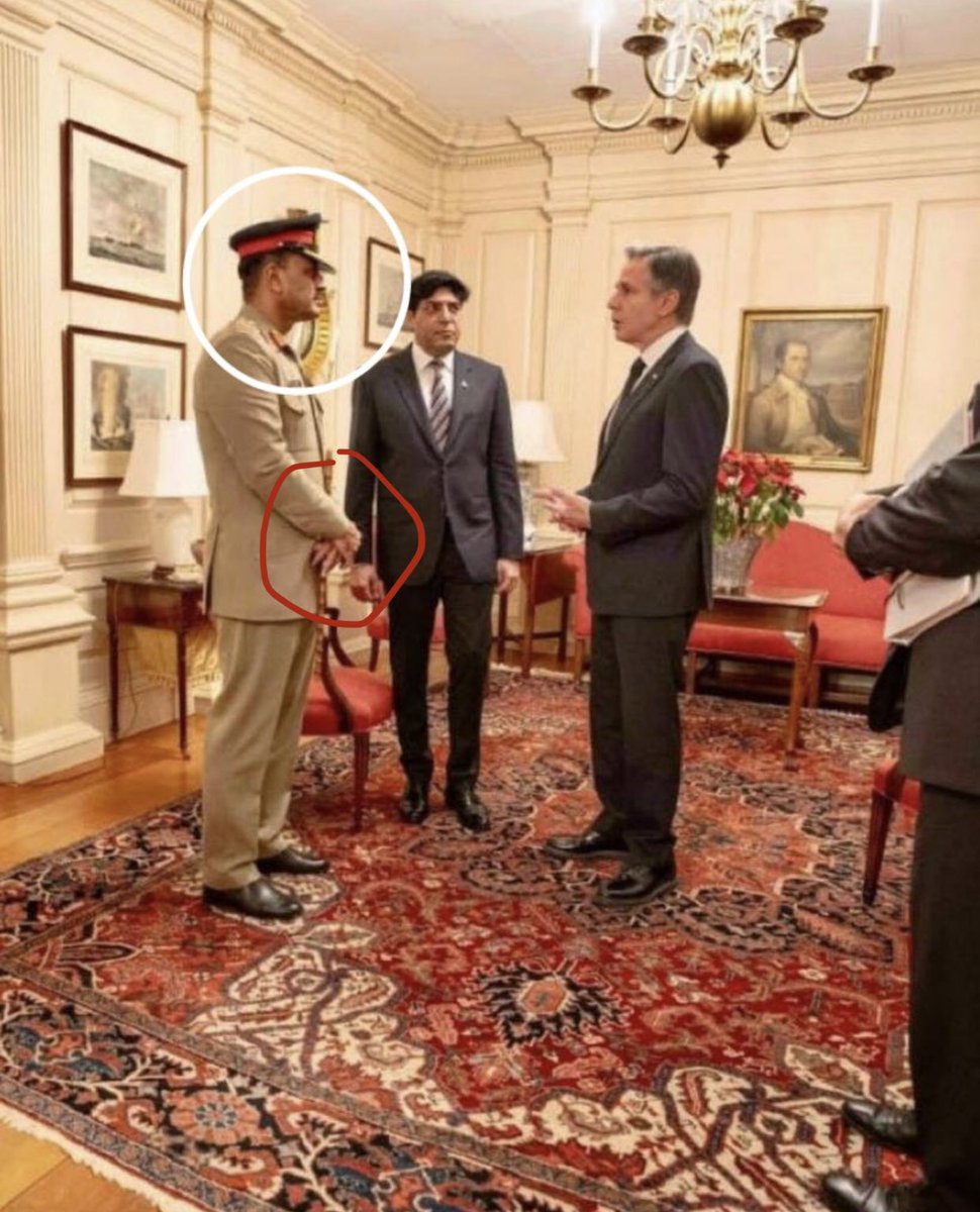 Rd_fas1's tweet photo. قائد القوات البرية الباكستانية:
"إذا هددت سلامة وأمن أي مواطن باكستاني، سندمر كل أفغانستان".

جاء هذا التصريح بعد زيارة قائد الجيش الباكستاني لواشنطن، على يقين ان حكومة إمارة أفغانستان الإسلامية لا تقوم بأشياء مضرة بالشعب الباكستاني بل بالعكس حكومة مسالمة تريد النهوض بشعبها في جو من الاستقرار والتحالف مع المسلمين القريبين والبعيدين،
اما من يحكم باكستان فقد انقلب على رئيس الوزراء المدعوم شعبيًا "عمران خان" وسجنوه مع اعضاء حزبه بأمر امريكي مباشر