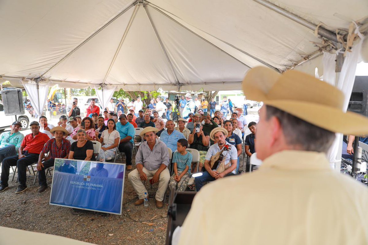 NitoCortizo's tweet image. 📍Tonosí, Los Santos

Hoy estamos compartiendo con las santeñas y santeños de Isla Cañas, el inicio de la CONTRUCCIÓN DEL MUELLE, PASARELA Y PONTÓN FLOTANTE en El Cigua. Una inversión de B/.5,648,160.85 para un traslado más cómodo, rápido y seguro. 🇵🇦👏🏻