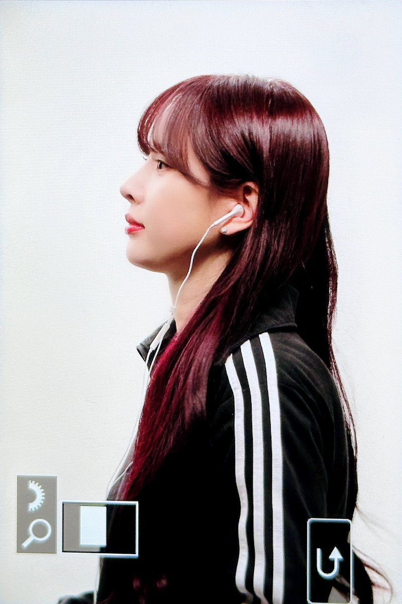 친구야~
네? 
화장했네? 몇학년이야?
죄송합니다..