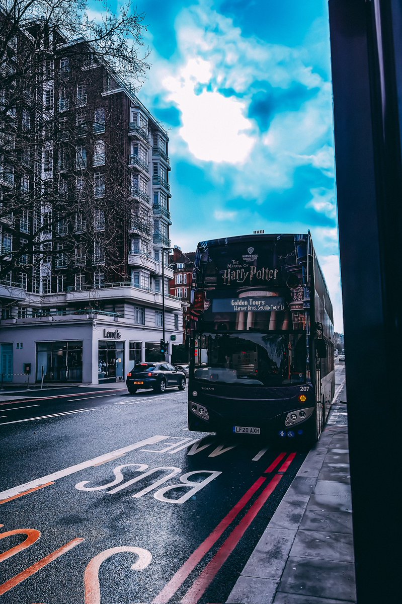 Buses and Streets of London. 🚍🇬🇧

#LondonLife #UrbanExploration #Cityscape #StreetPhotography #PublicTransport #LondonStreets #CityLife #explorethecity #BusAdventures #CityViews #LondonVibes #StreetLife #CityScene #CityWanderer #CityLiving #LondonTransport #UrbanPhotography