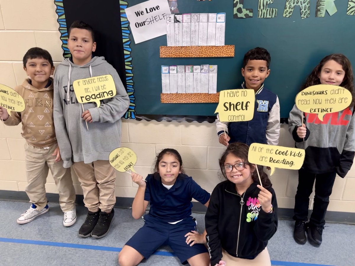 amycrithfield's tweet photo. Celebrating literacy week @HCPSDavisES! Believe in your”shelf”! ♥️📚@hubofschool https://t.co/HQnxNnKNbc