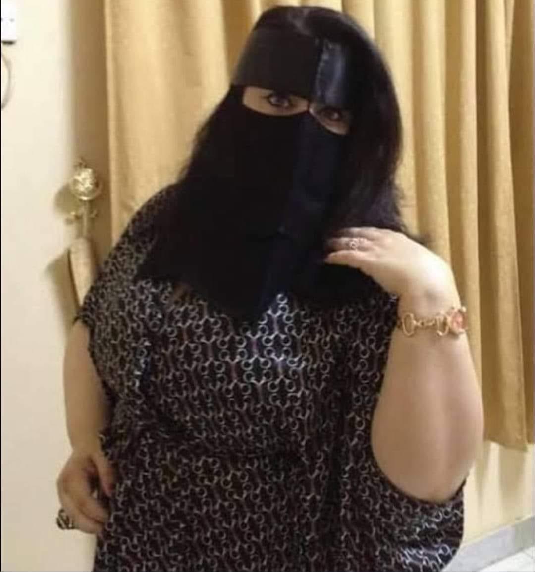 كبيرة بالسن

اللي يحبون الكبيرات 

من الرياض ارمله ٥٣ سنه ترغب با زواج اولادها كبار ومتزوجين تسكن لوحدها سيده اعمال ولله الحمد عندها عقارات وعمارات تجاريه وسكن خاص شعر اشقر بيضااء بدون مهر وشروط 
للجادين فقط