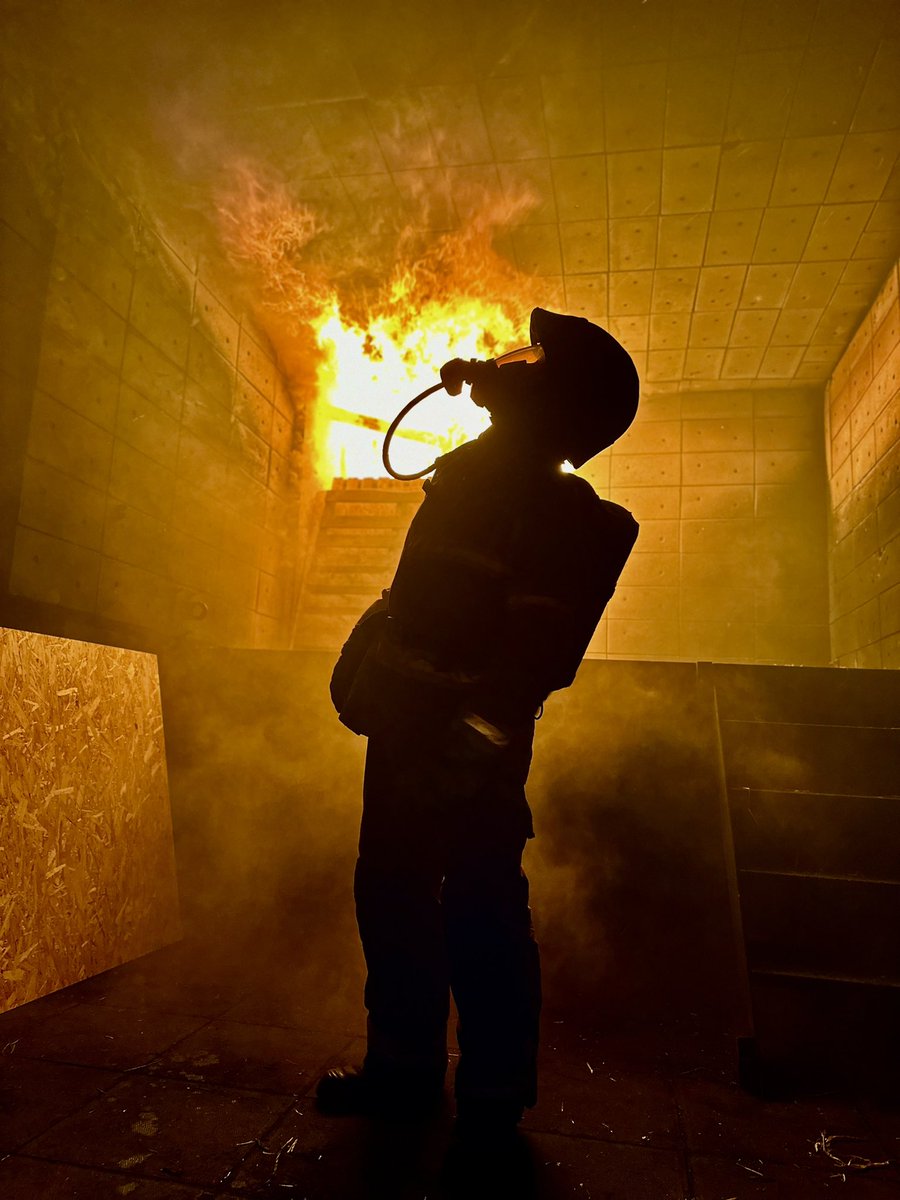 JohnMuggleton28's tweet photo. I have really enjoyed delivering the latest BA instructor course @manchesterfire. 9 new instructors ready to go and train Firefighters across our service! 🔥🧯🚒 https://t.co/eRiFRVizWK