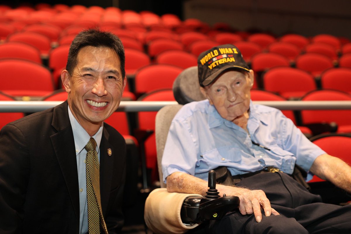 Last night, I had a wonderful opportunity to meet a 107 year old veteran from Pearl Harbor. As a Fmr. HI Congressman I told him I hoped he had another opportunity to visit Hawaii as Dec.7, 1941 wasn’t the best time to see the islands. @usabmc