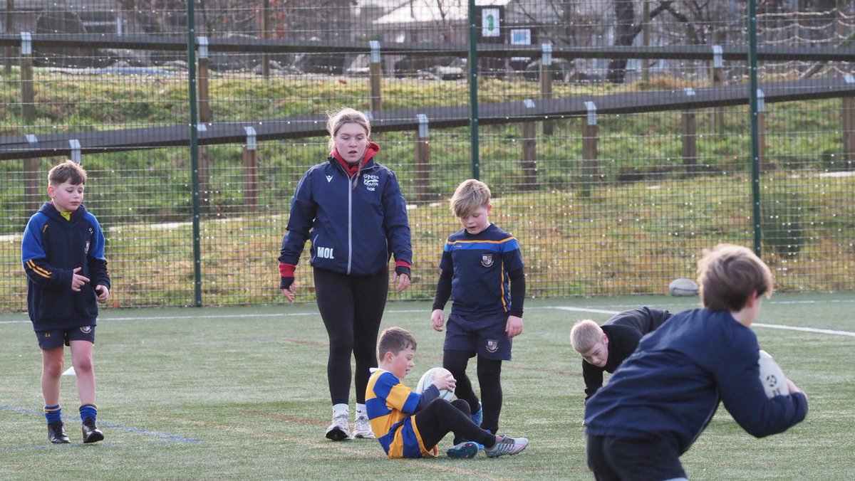 RufcGirls's tweet photo. Shout out to our U18 player @mollyybrad who has been volunteering &amp; giving back to @Burnley_Rufc

Molly developing the #skills learned on her BTech Sports Coaching Course @BurnleyCollege who are fully supportive of her journey into coaching &amp; refereeing boys &amp; girls #Rugby 🏉👏🏻👏🏻 https://t.co/TKSRi4PX6z